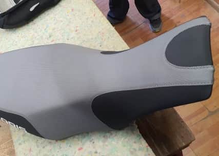 претапициране на седалка на мотор